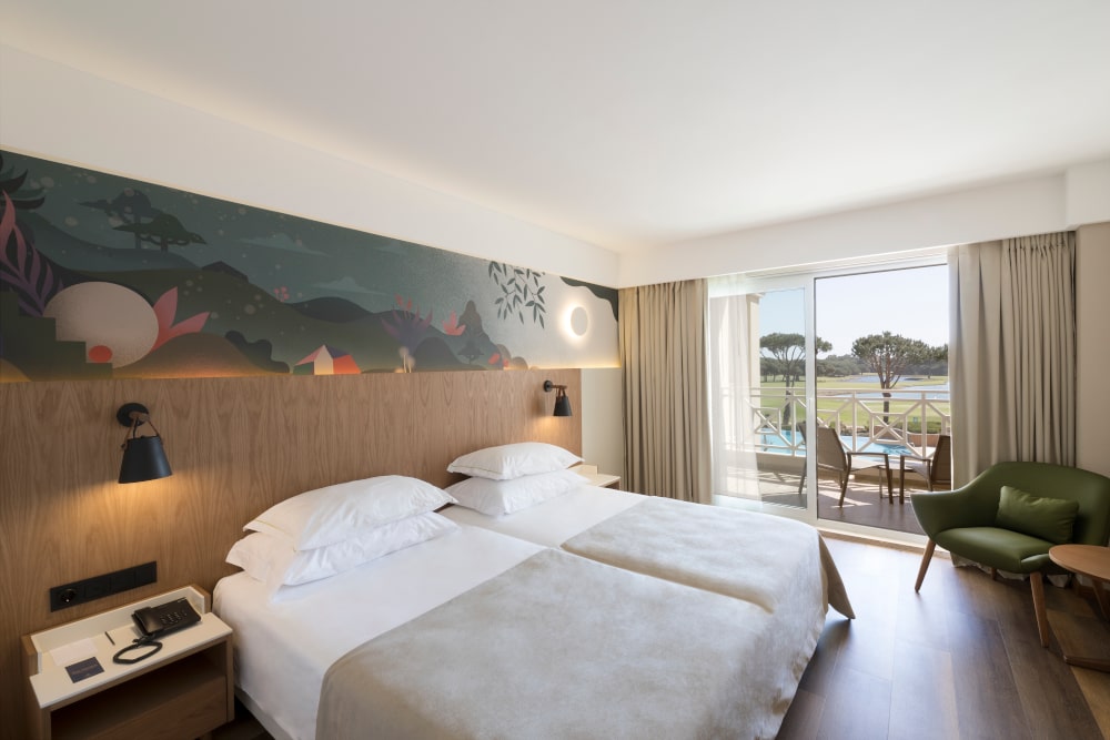 Onyria Quinta da Marinha hotel room 1