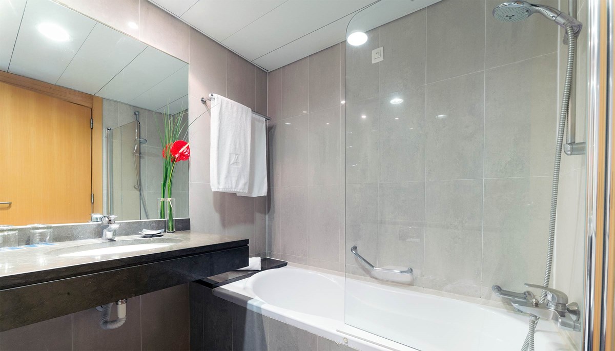 sana-sesimbra-rooms-bathroom sana-sesimbra-rooms-bathroom