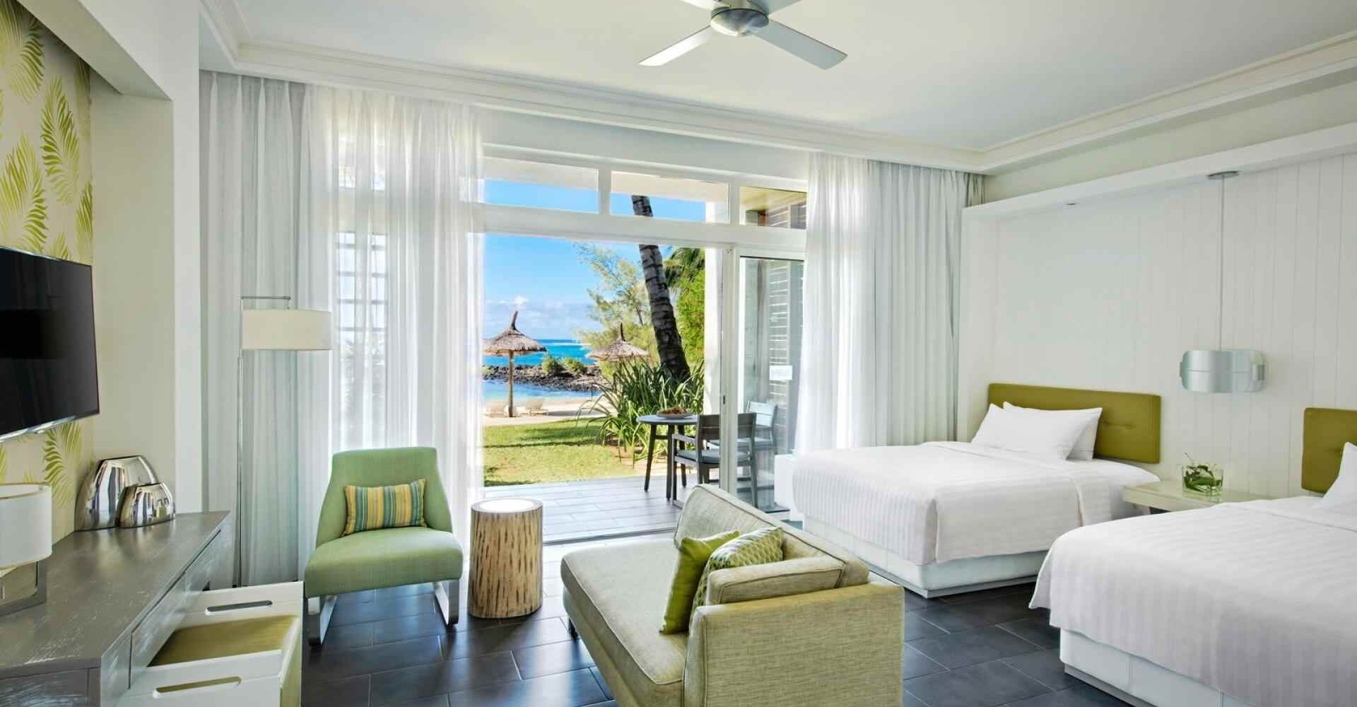 Long_Beach_Rooms_Junior_Suite_Ocean_Front_1-1599x1066-708a1271-d902-4f99-be33-7dc9af0ad317