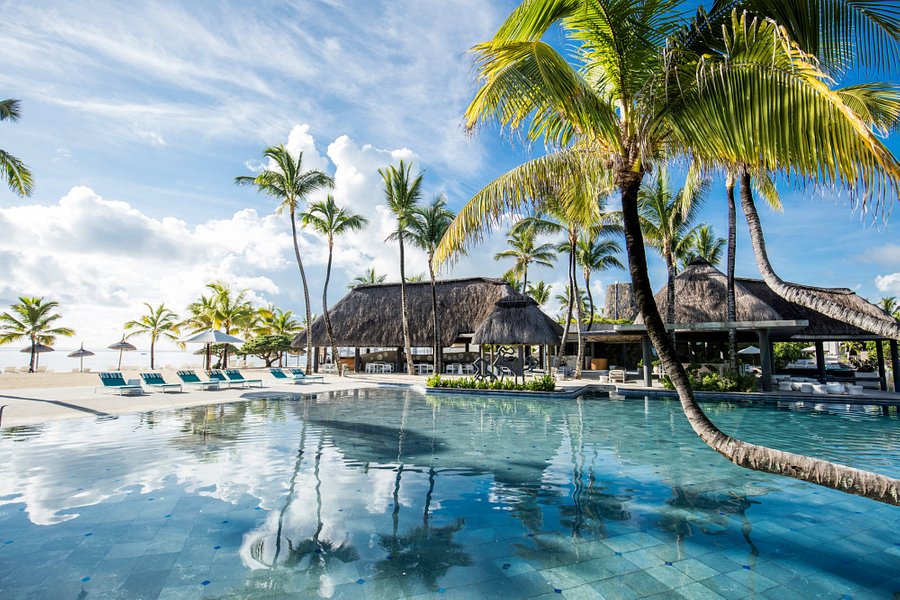 long-beach-mauritius pool