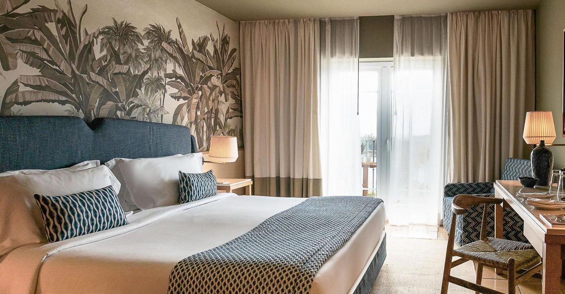 DOMES LAKE HOTEL ROOM 1